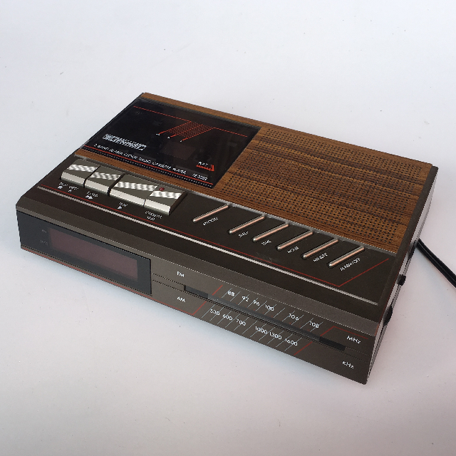 CLOCK, Digital Clock Radio - Timber GE Cassette